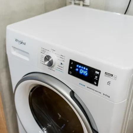 Airport Deluxe Апартаменти