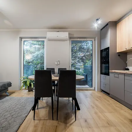 Airport Deluxe Познань